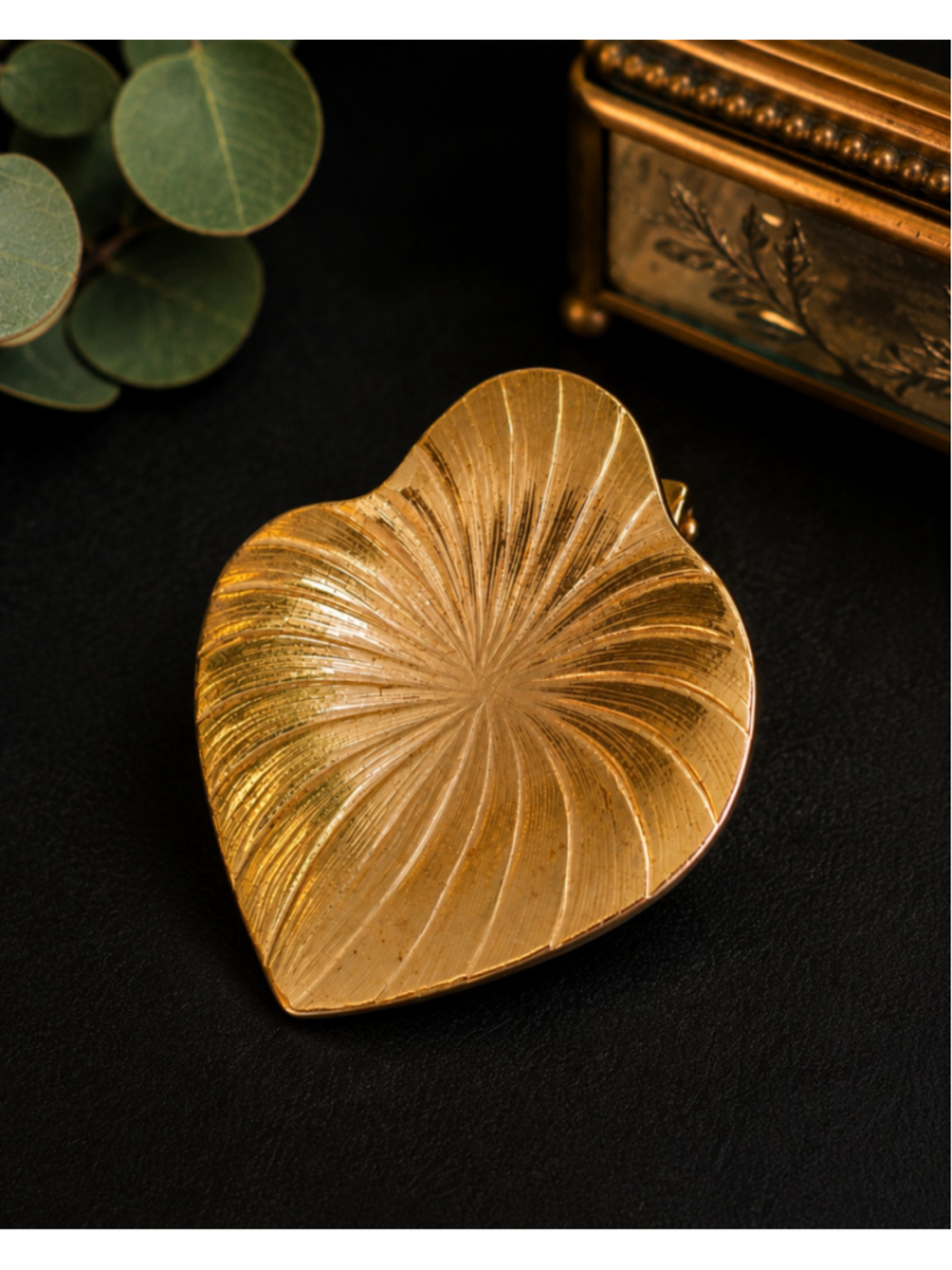 Vintage Gold Tone Leaf Scarf Clip | Mid Century Botanical Scarf Holder Unsigned